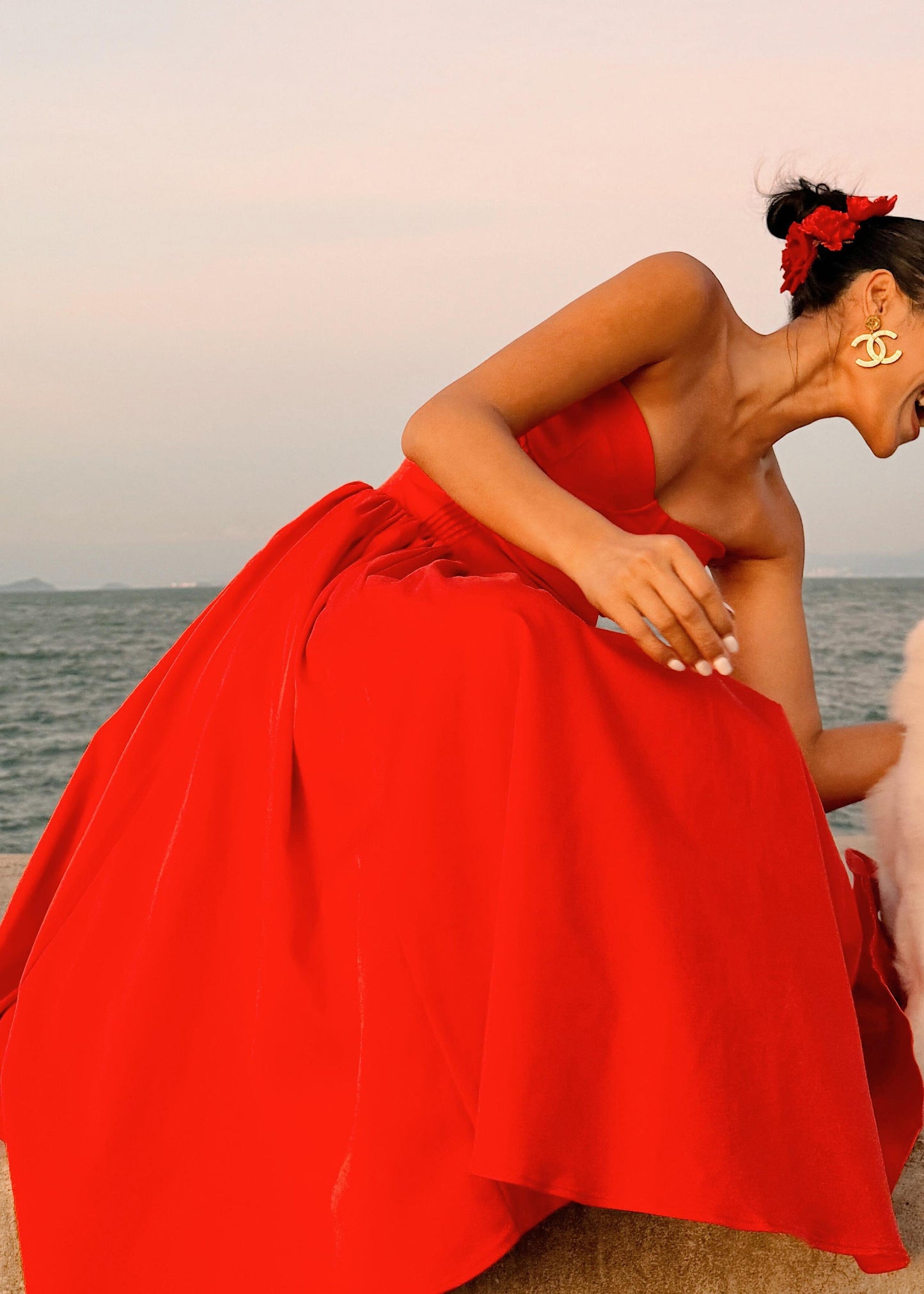Trägerloses italienisches, faltiges Sommerkleid aus Baumwolle im Patchwork-Stil in Rot