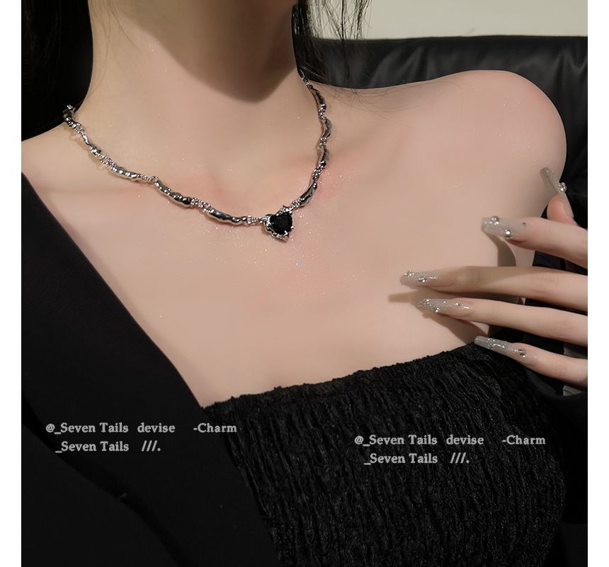 Choker Alloy Heart Pendant