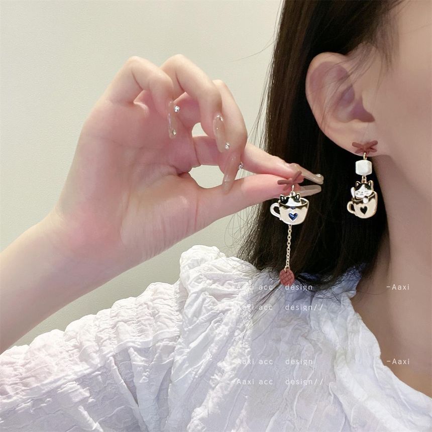Earring / Cat Clip-On Asymmetrical Drop