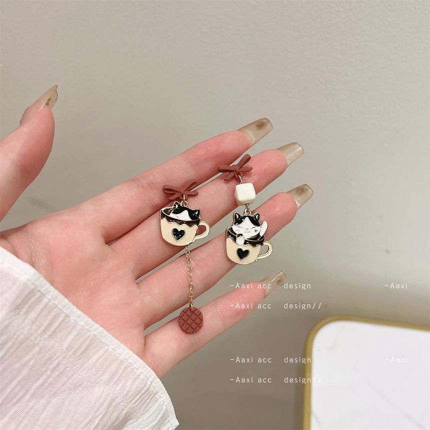 Earring / Cat Clip-On Asymmetrical Drop