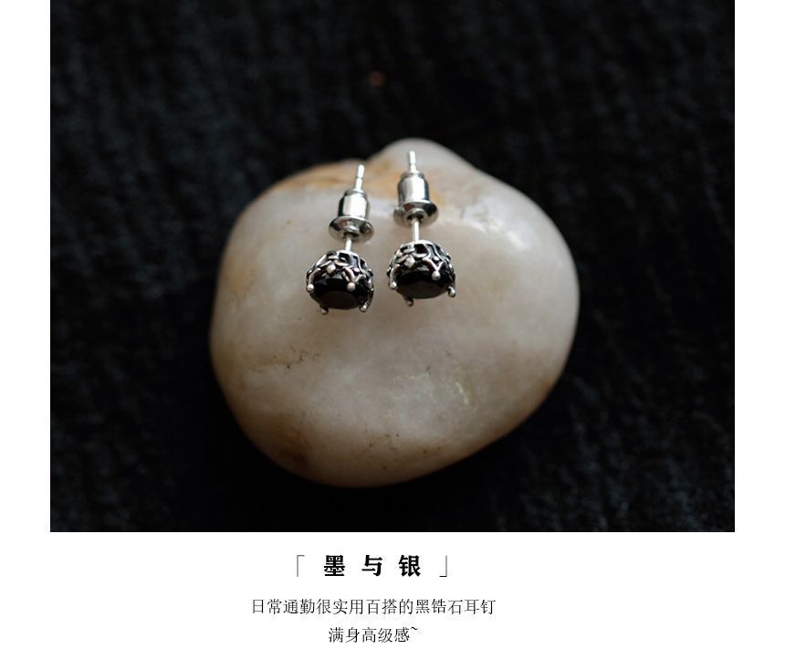 Rhinestone Stud Ear