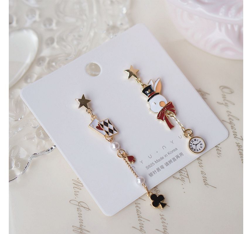 Earring On Poker Drop Enamel / Rabbit Asymmetrical Clip