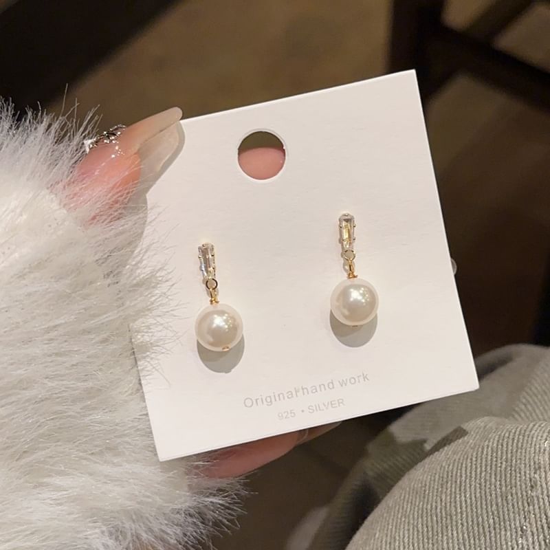 Clip-On Pearl Drop Earring Faux /