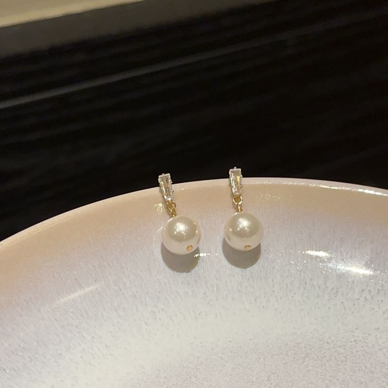 Clip-On Pearl Drop Earring Faux /