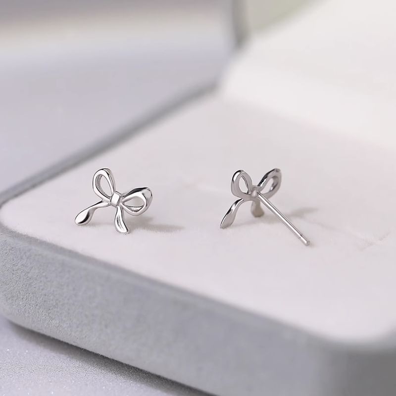Stud Ear Ribbon