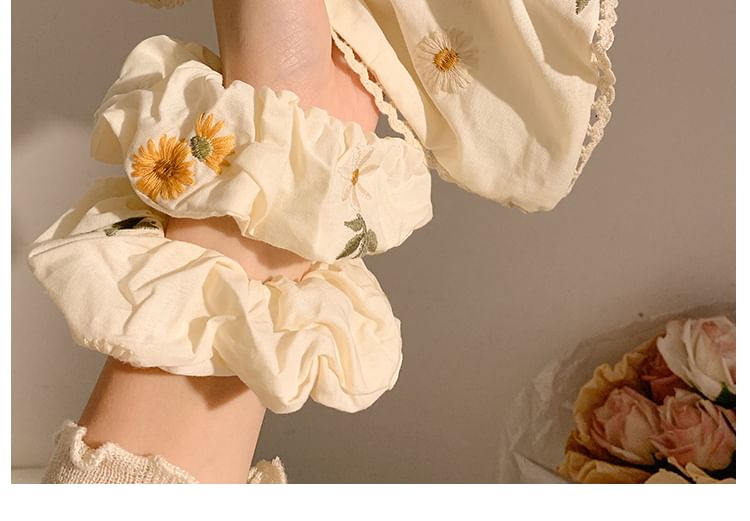 Embroidered Scrunchie Bandana (Various / Designs) Floral