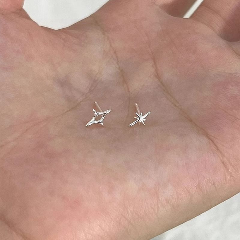 Star Stud Asymmetrical Earring