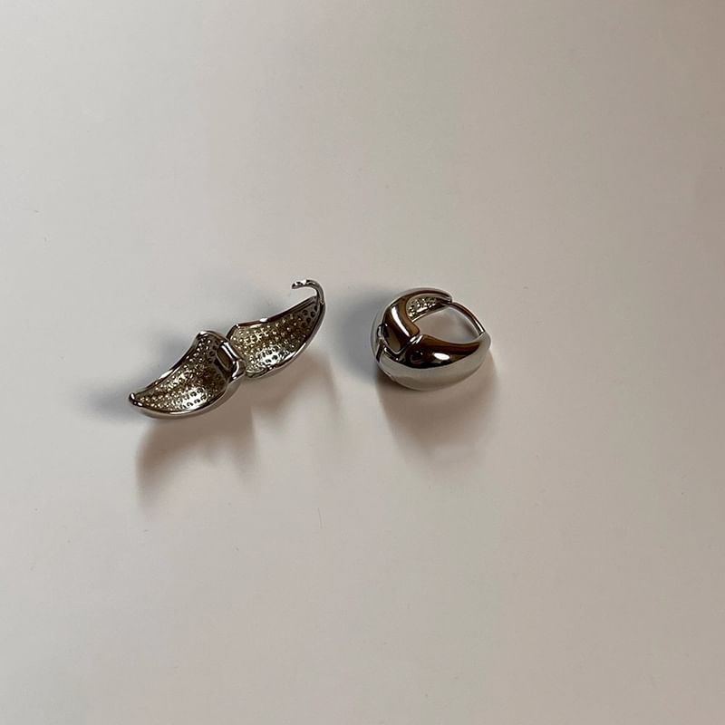 Earring Huggie Metallic
