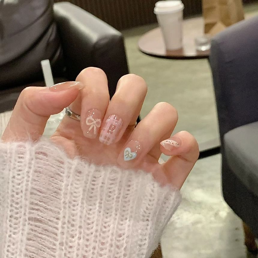 Ongle à pression en forme de cœur et d'arc