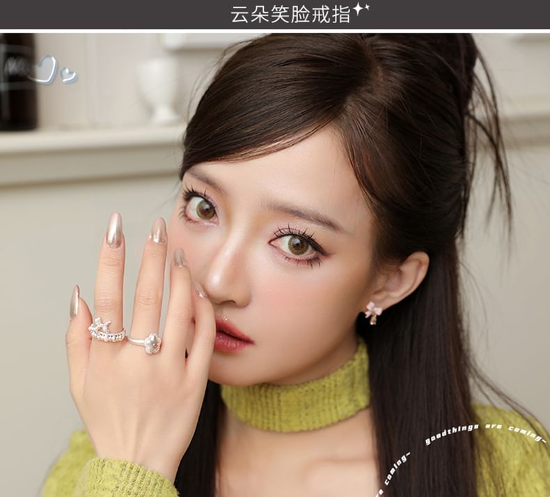 Open Flower Face Smiley Ring