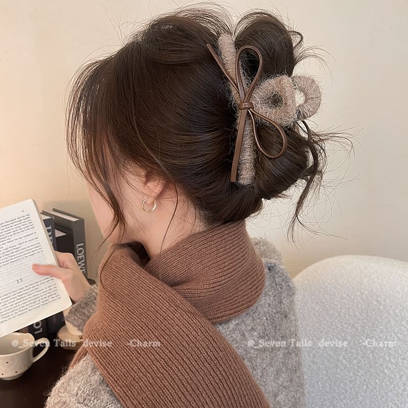 Leather Faux Bow Claw Hair