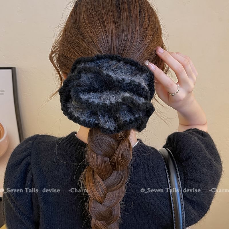 Scrunchie Contrast Trim Knit