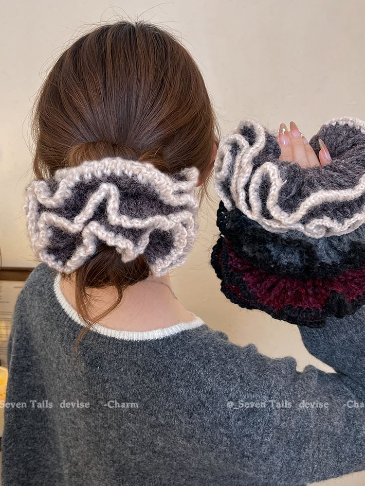 Scrunchie Contrast Trim Knit
