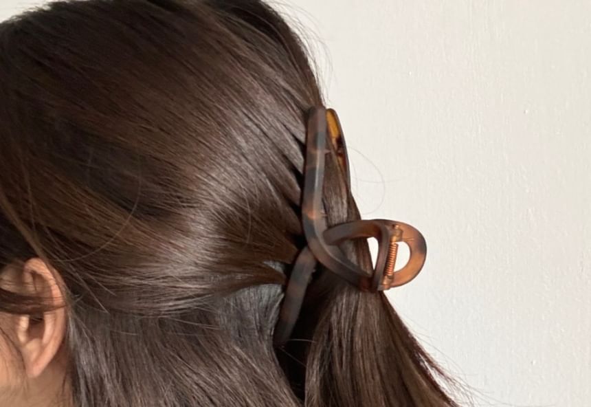 Amber Claw Hair