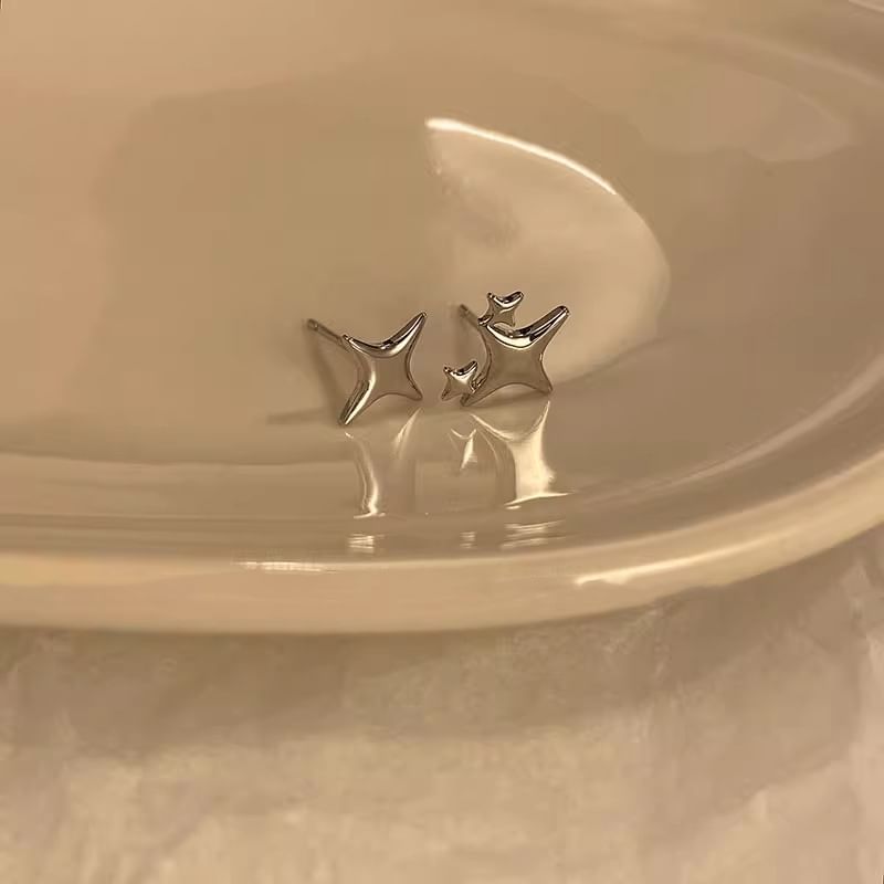 Star Stud Earring Alloy Asymmetrical