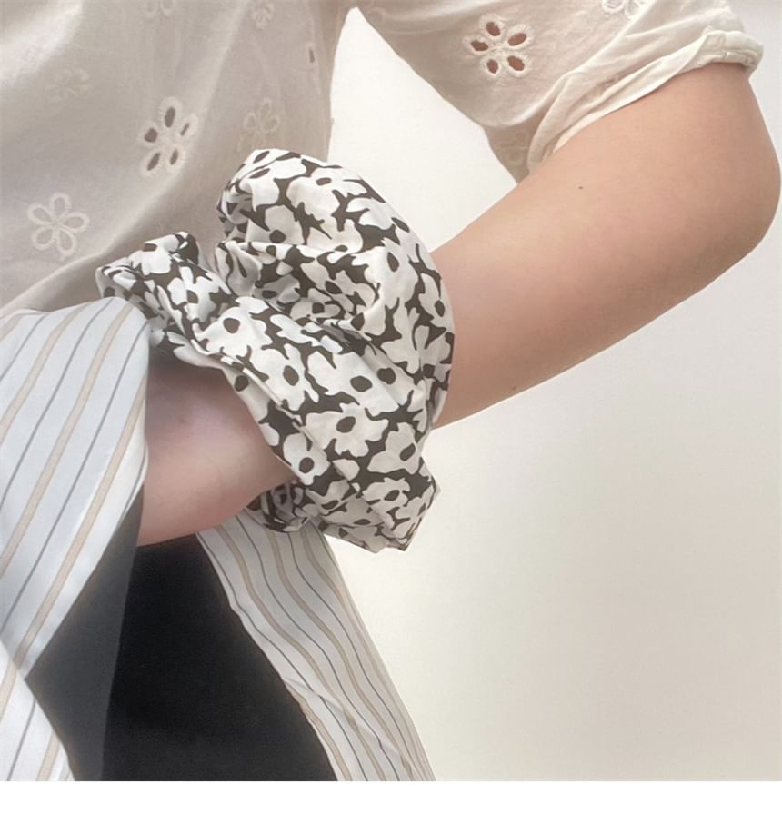 Floral Scrunchie Print