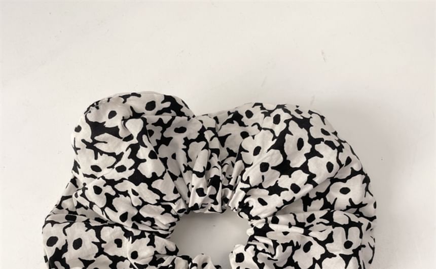 Floral Scrunchie Print
