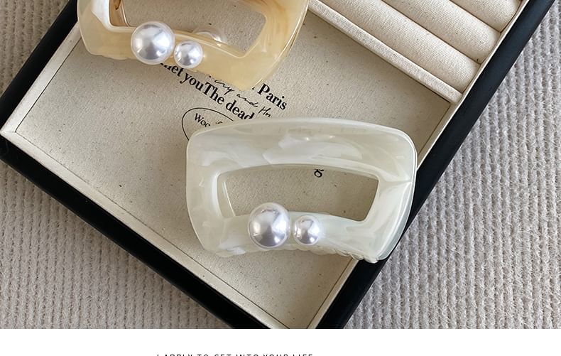 Acrylic Faux Claw Pearl Hair