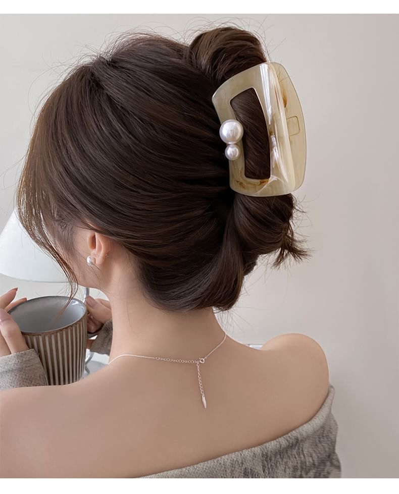 Acrylic Faux Claw Pearl Hair