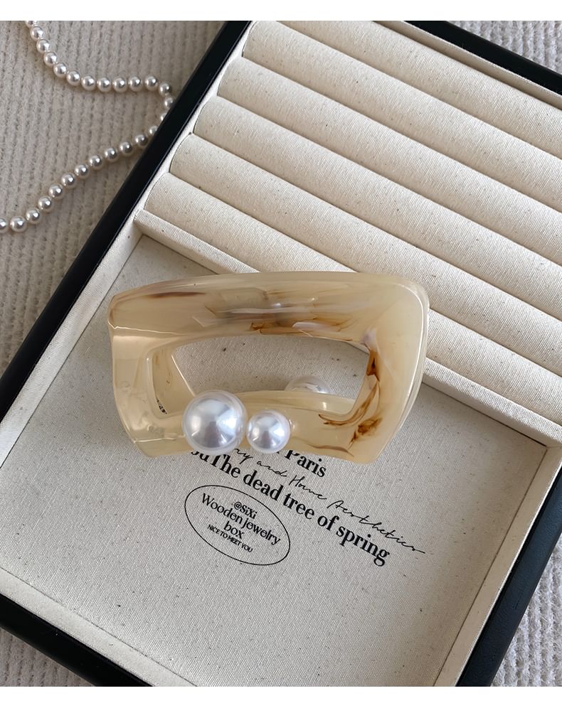 Acrylic Faux Claw Pearl Hair