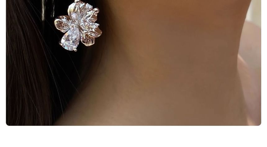 Alloy Floral Asymmetrical Earring Dangle