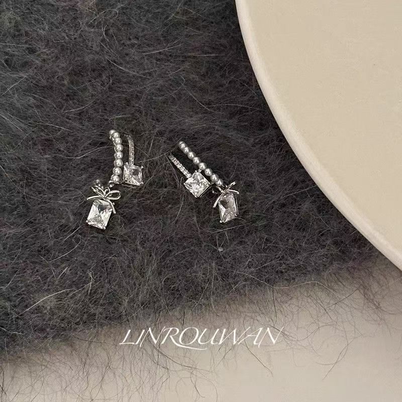Rhinestone Alloy Earring Drop