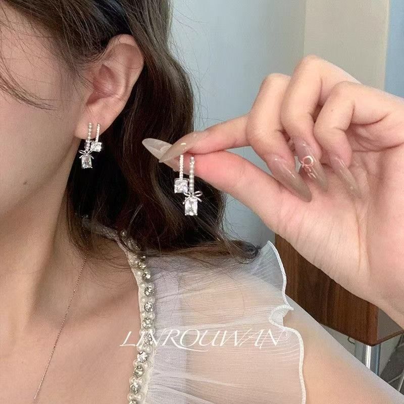 Rhinestone Alloy Earring Drop