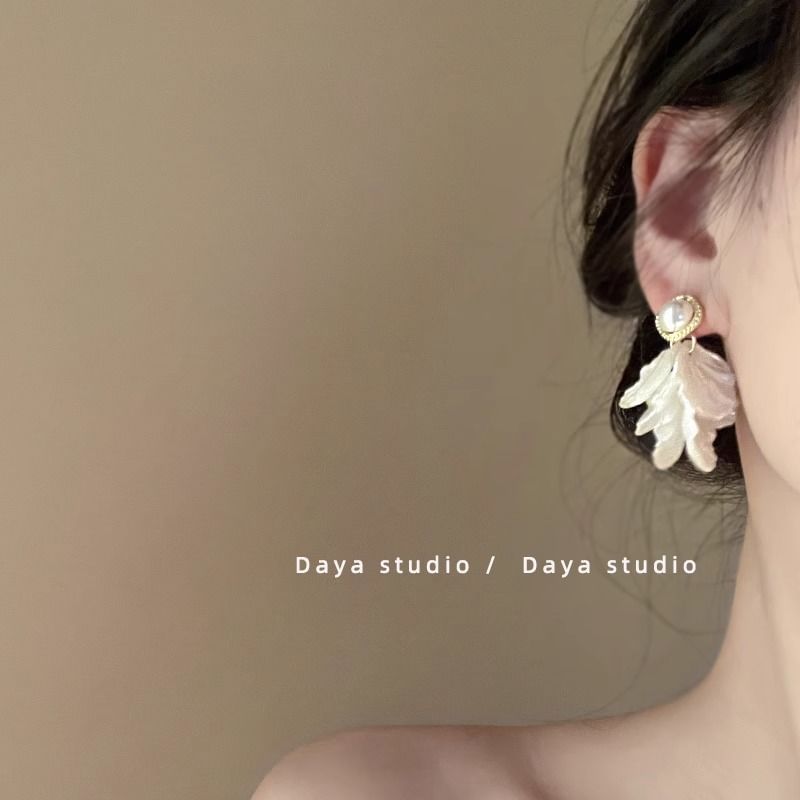 Alloy Faux Pearl Earring Petal Statement