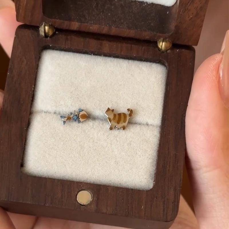 Asymmetrical Stud Fish Earring Alloy Cat
