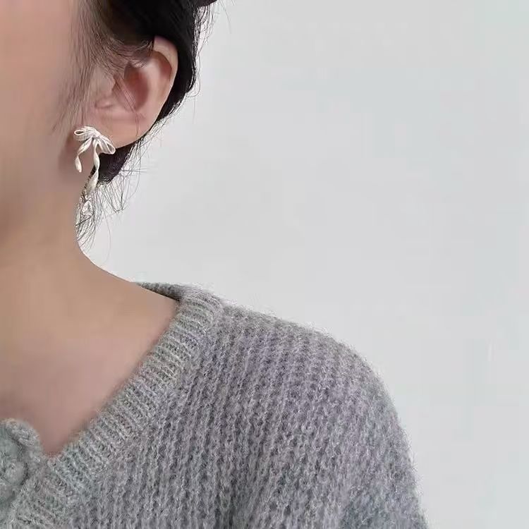 / Bow Drop Rhinestone Clip-On Earring