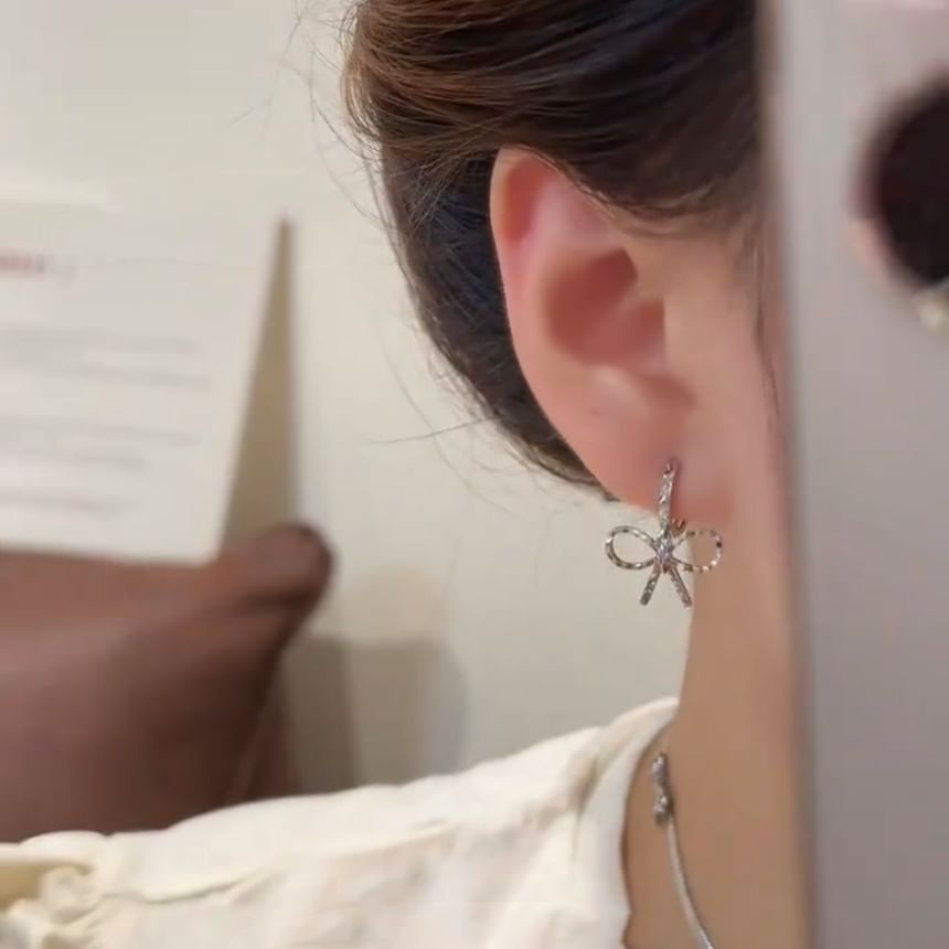Earring Bow Drop Huggie