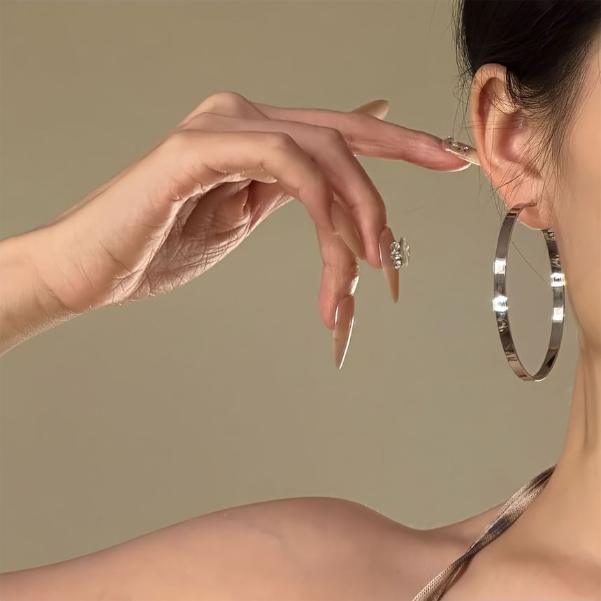 Hoop Shiny Leverback Earring