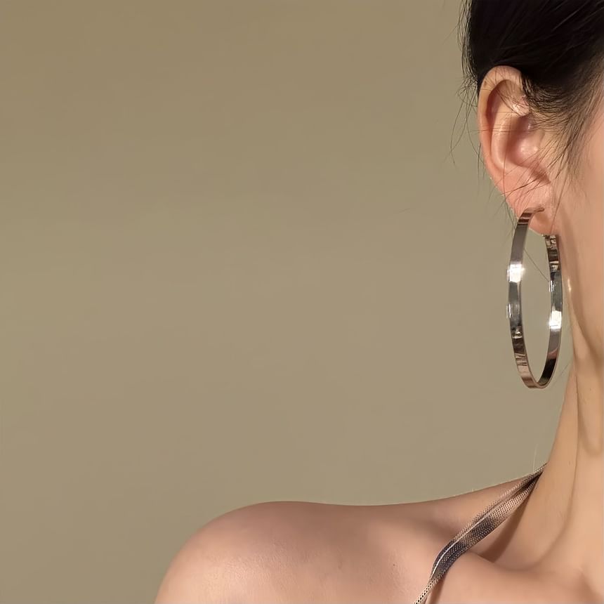 Hoop Shiny Leverback Earring