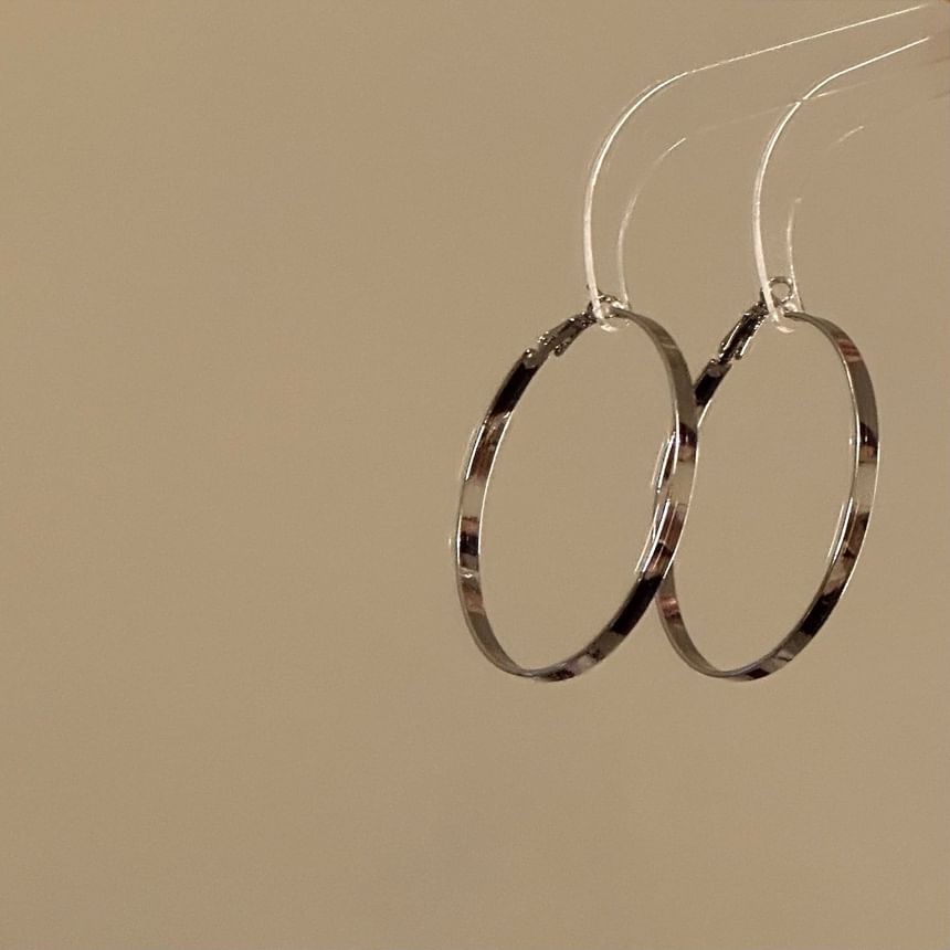 Hoop Shiny Leverback Earring