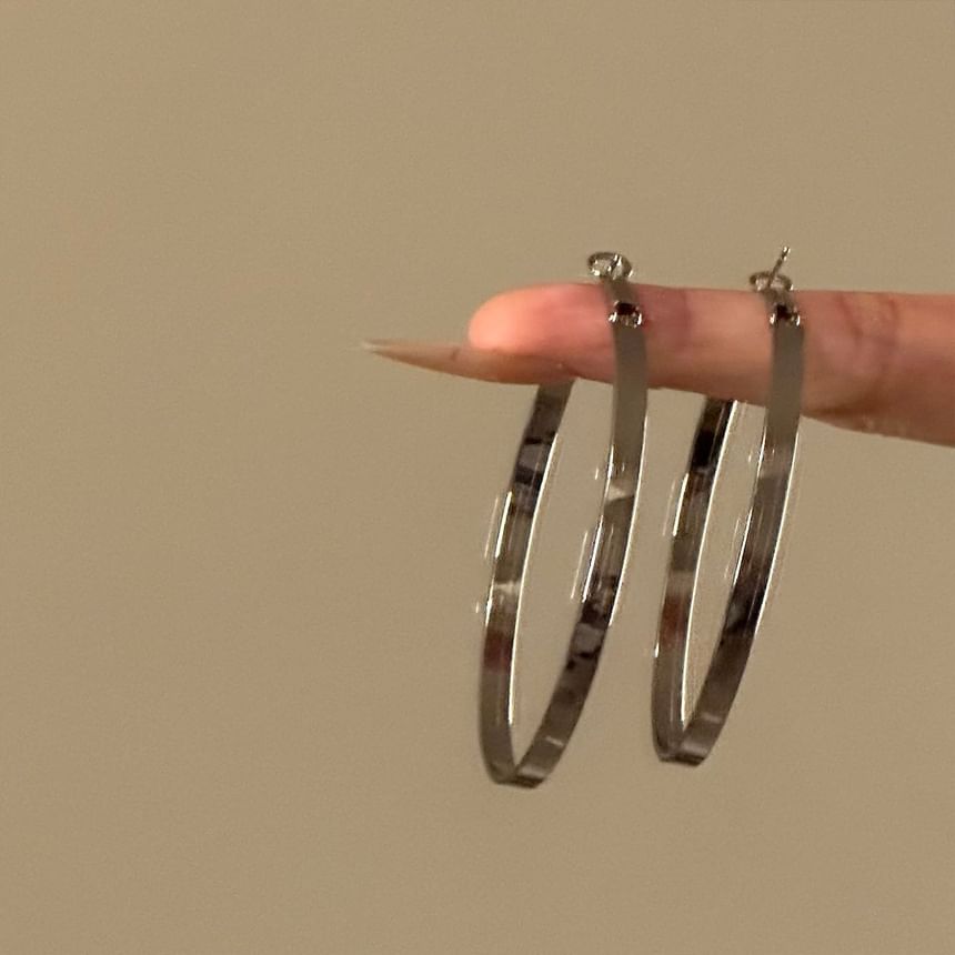 Hoop Shiny Leverback Earring