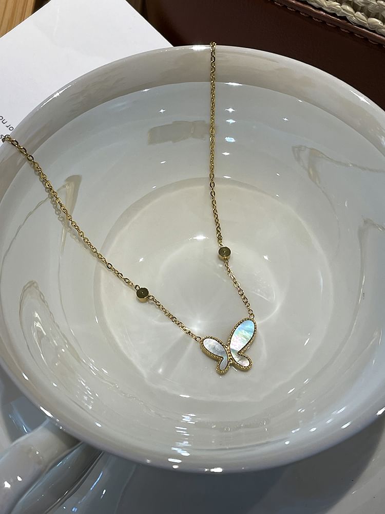 Pendant Butterfly Necklace