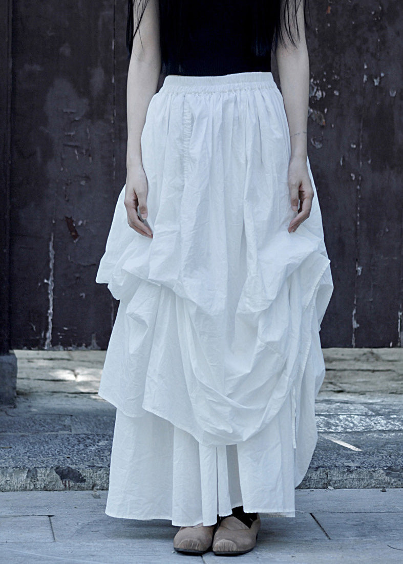 Lockerer schwarzer asymmetrischer faltiger Baumwollrock mit elastischer Taille für den Sommer LK005