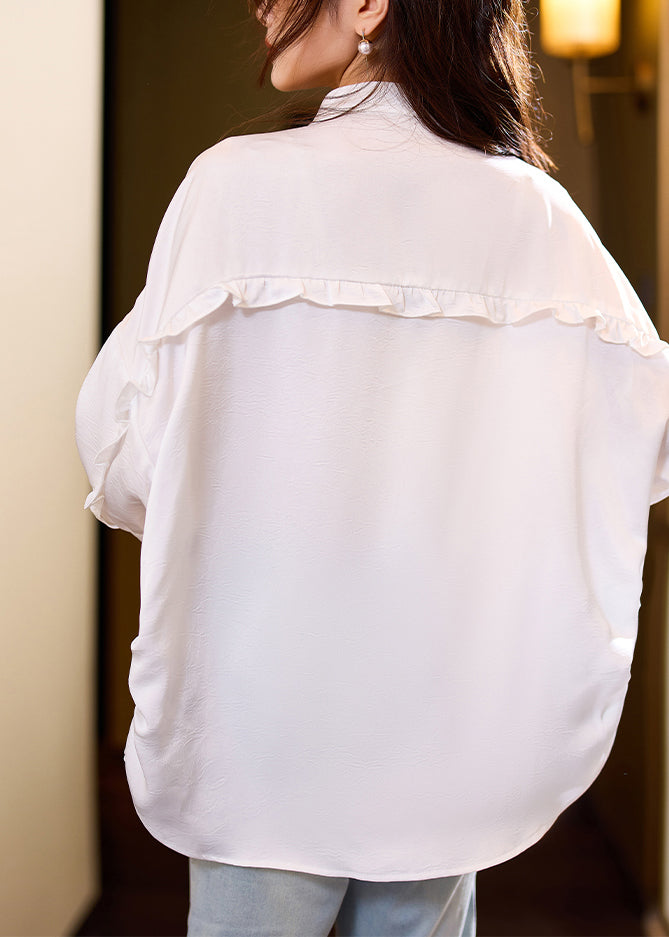 Lockere weiße Bluse mit Rüschen und Knopfleiste, Armbandärmeln AC1016