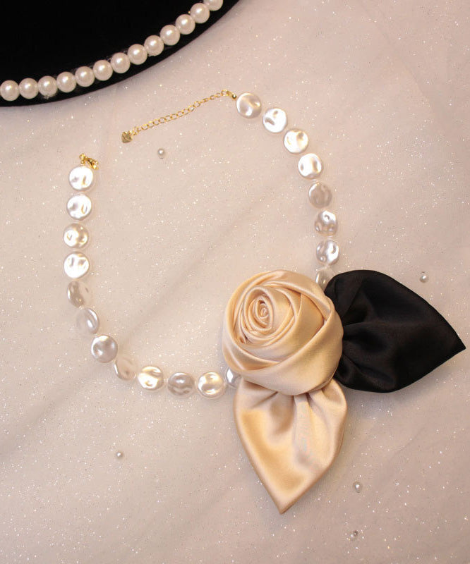 Collier avec pendentif floral en tissu et perles en alliage rouge RG003