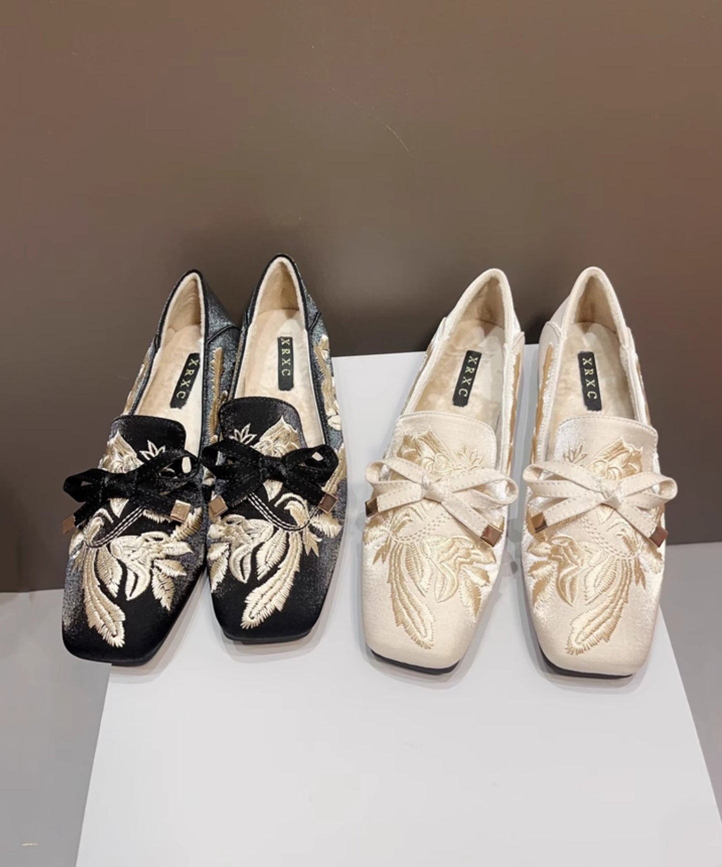 Neu Retro Wolle Schuhe Bestickt Fuzzy Flache Schwarze Füße