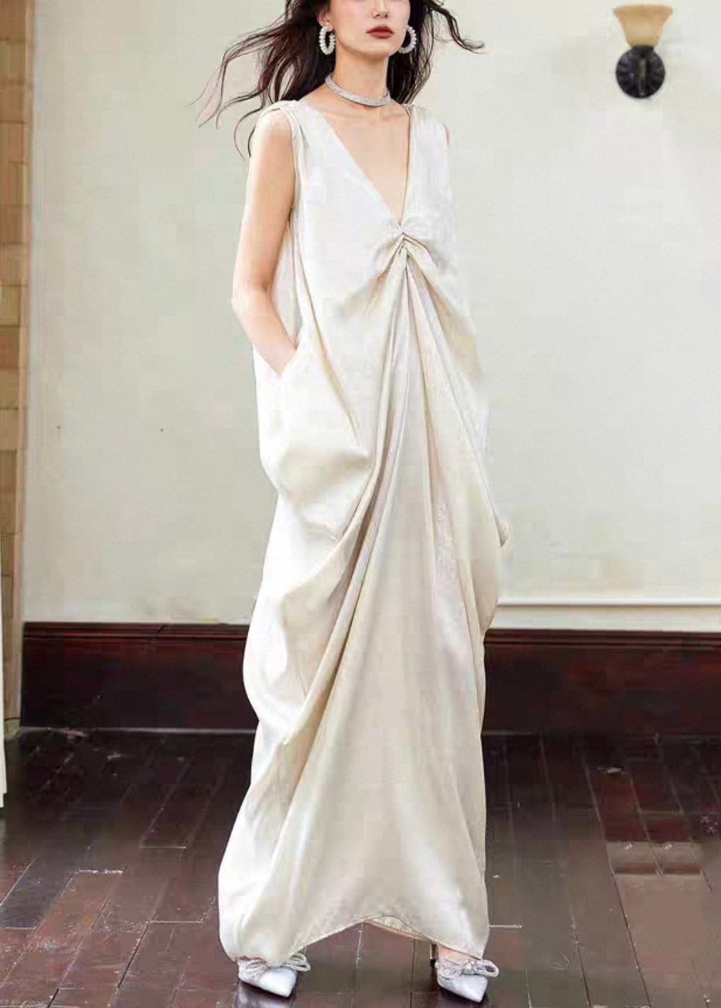 Neuartiges Kleid, ärmellos, Maxi-Ausschnitt, Taschen, knitterige Baumwolle, V