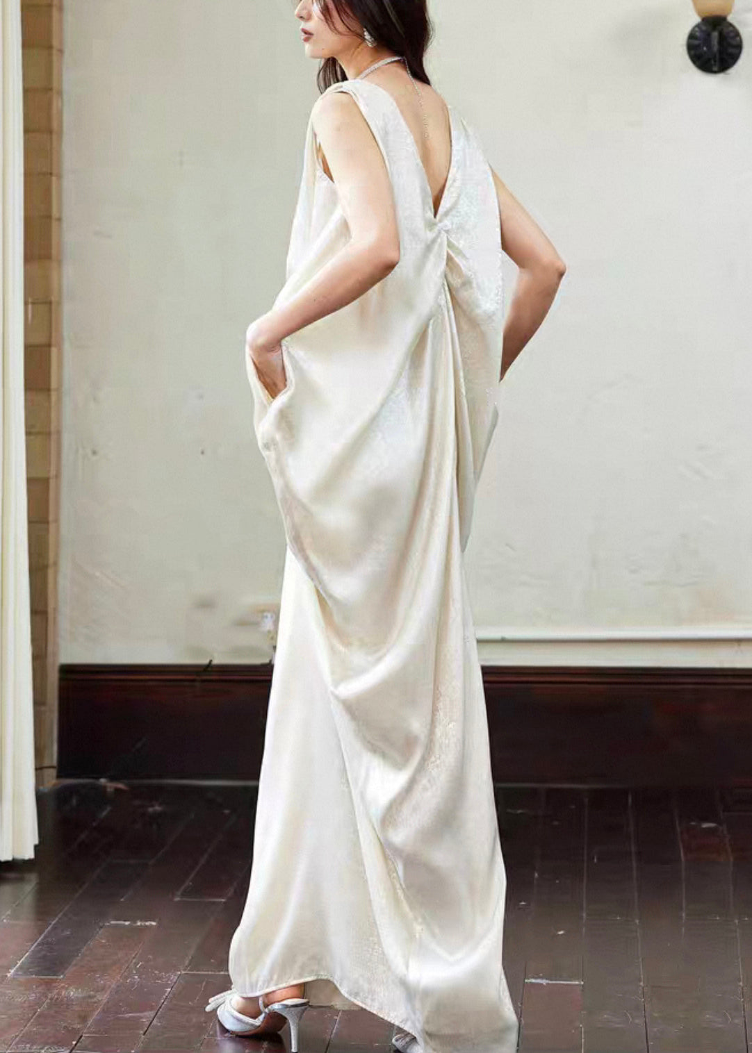 Neuartiges Kleid, ärmellos, Maxi-Ausschnitt, Taschen, knitterige Baumwolle, V