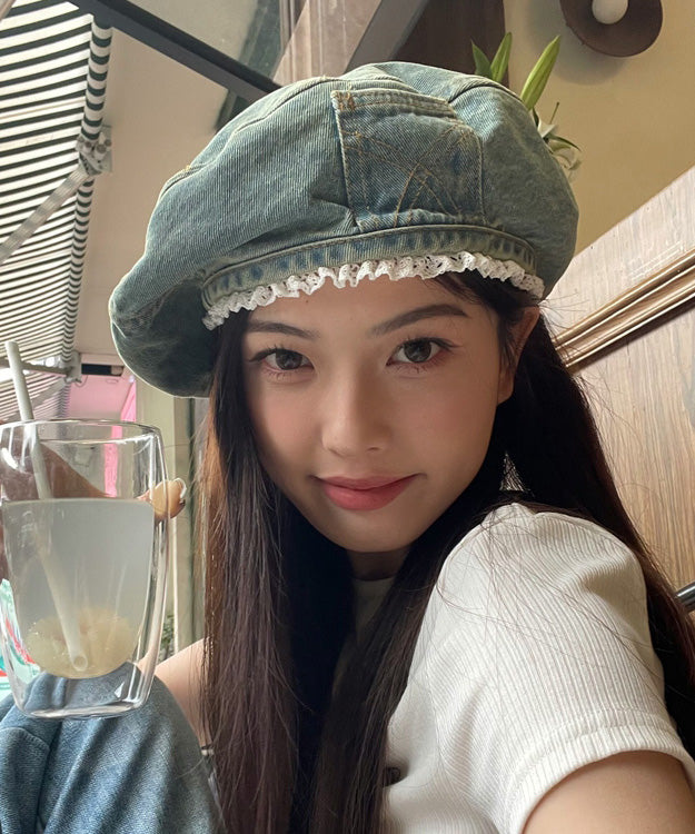 Béret original en denim bleu avec bordure en dentelle