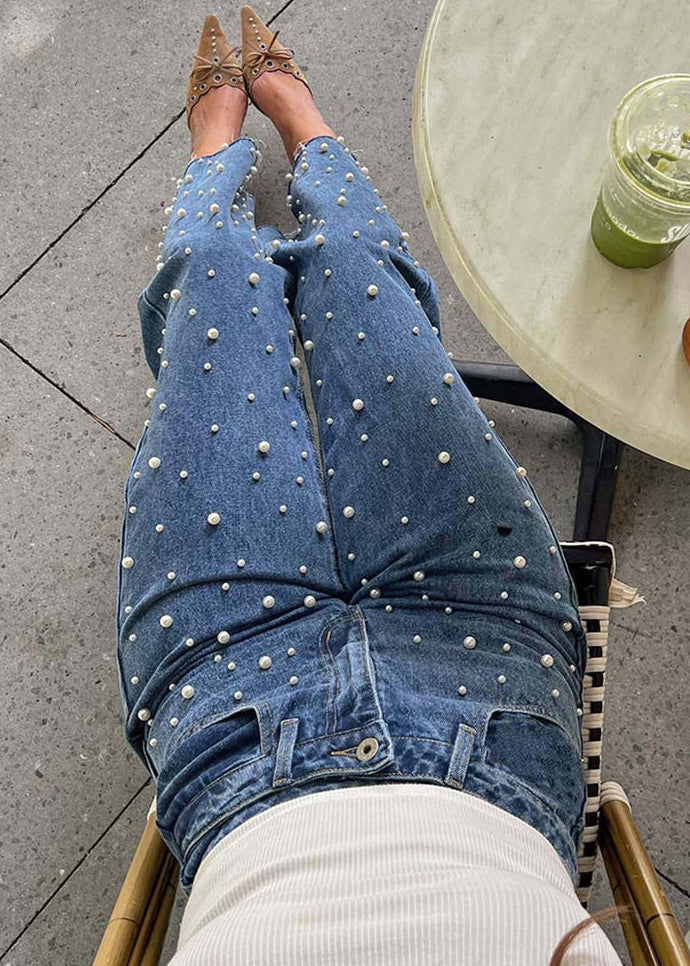 Pantalon à poches en denim bleu avec perles et clous, design original de printemps