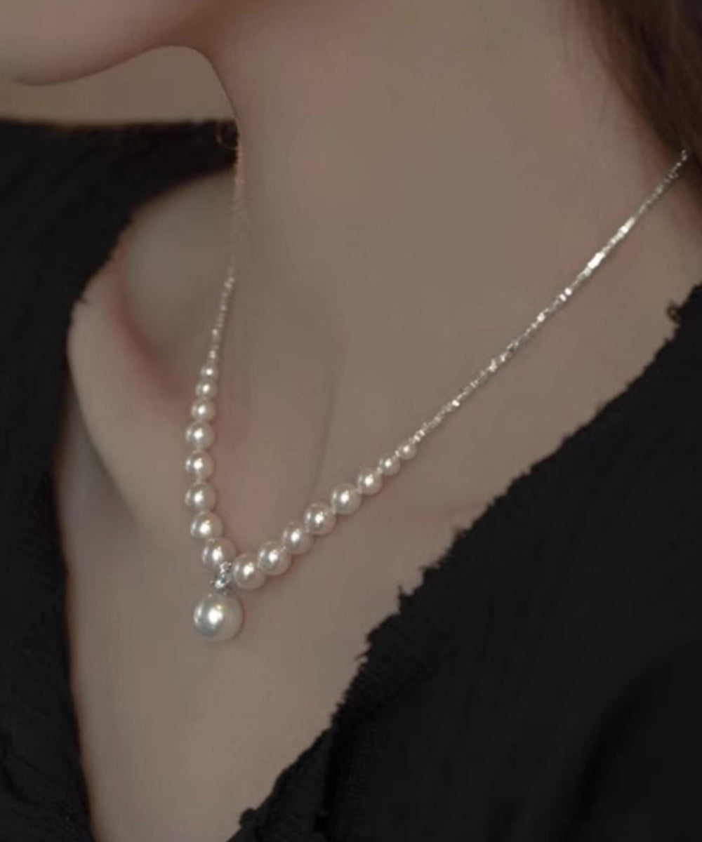 Collier original en argent sterling blanc avec pendentif en perles de zircone. Collier en argent sterling et soie fine avec gypsophile cassée. ET005