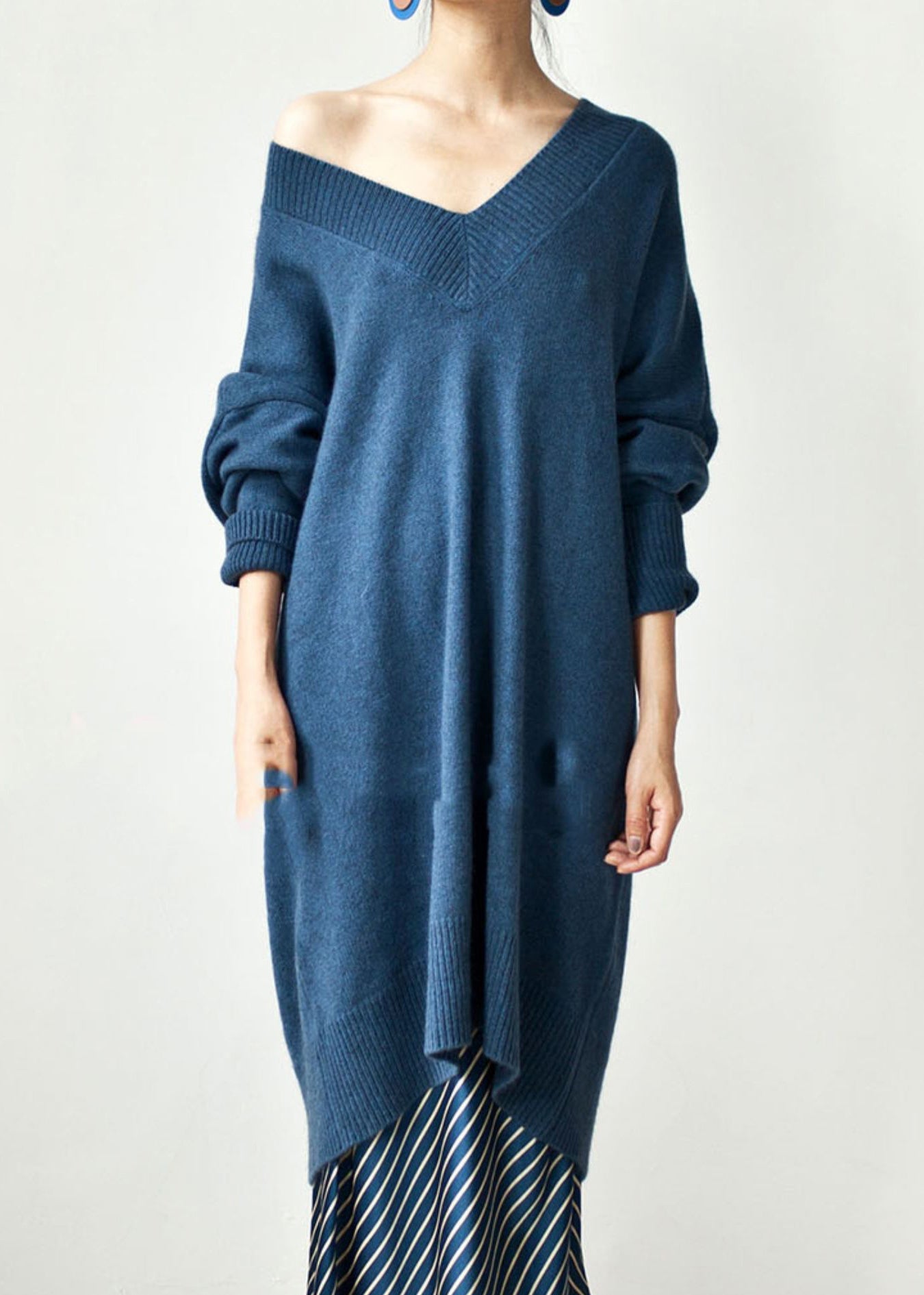 Übergröße Khaki V-Ausschnitt Oversize Strickpullover Kleid Frühling TF003