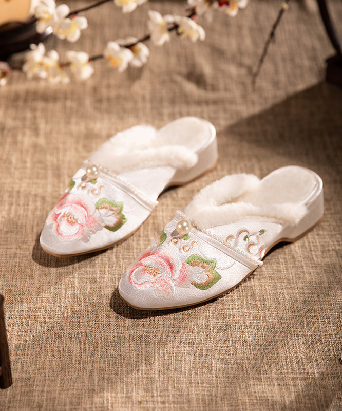 Chaussons rétro blancs en polaire chaude avec broderie épaisse RX022