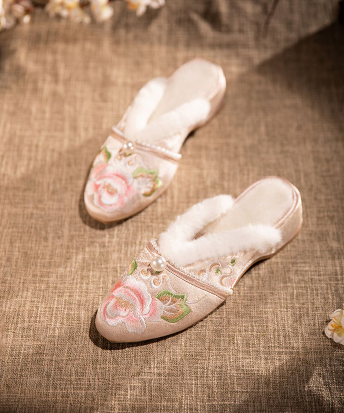 Chaussons rétro blancs en polaire chaude avec broderie épaisse RX022