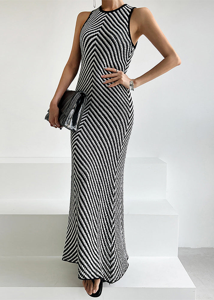 Ärmelloses, schwarzes Strickkleid mit Streifen in Silm Fit TZ024