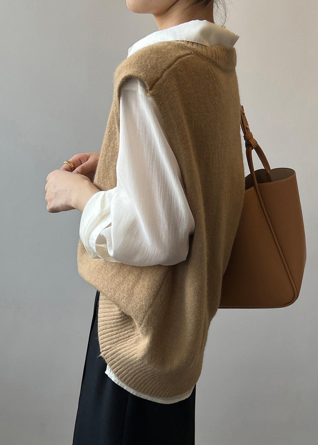 Gilet simple en tricot cachemire kaki à col en V et confortable, sans manches, TU014